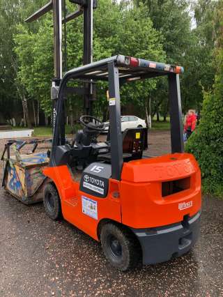 Вилочный погрузчик Toyota 1500 кг