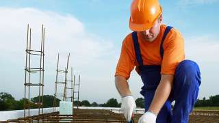 Требуется плотник-бетонщик