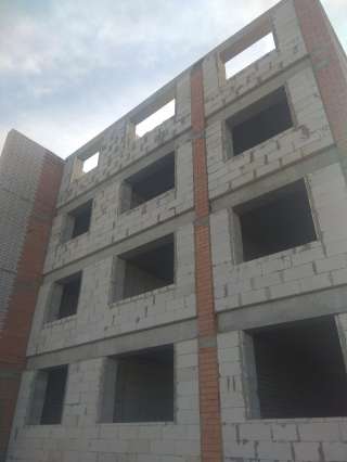 Требуются каменщики и штукатуры