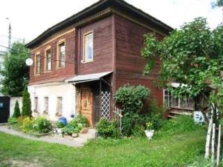 4 комн. квартира занимает весь первый этаж, как часть дома с участком г. Серпухов.