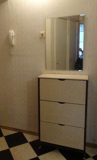 ДЕШЕВО продаётся ОБУВНИЦА и ЗЕРКАЛО