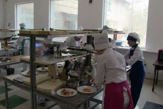 Требуется: Помощник повара Вахта 30/10, 30/20
