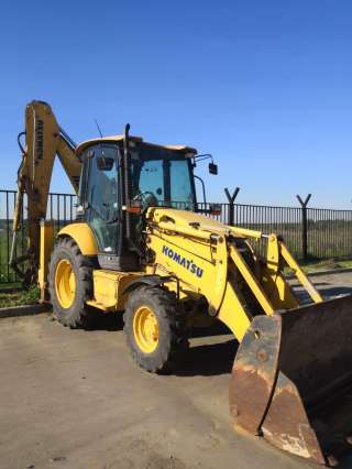 К продаже экскаватор-погрузчик Komatsu WB93R-5