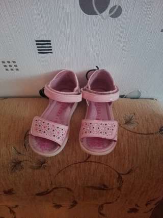 Кожаные босоножки с сарафаном