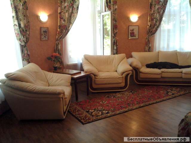 Жилой дом с гостевым домиком