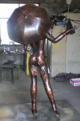 Скульптура "Девушка с зонтиком"