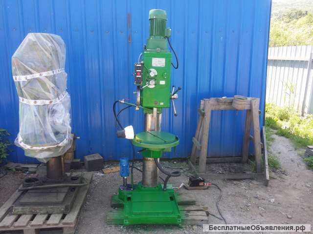 Вертикальный сверлильный станок 2Н125Л с поворотным столом, продам Владивосток