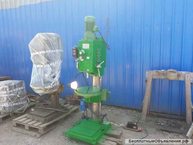 Вертикальный сверлильный станок 2Н125Л с поворотным столом, продам Владивосток