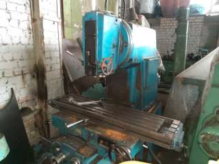 Вертикально-фрезерный станок 6Р12