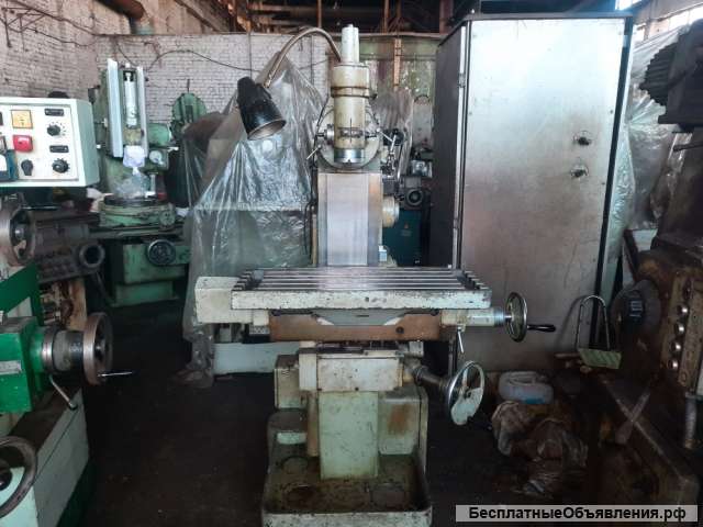 Универсально-фрезерный станок 676П