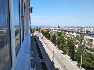 Крупногабаритную двухкомнатную квартиру