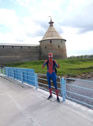 Человек паук на час