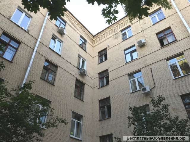 Квартиру - студию зеленом районе Москвы