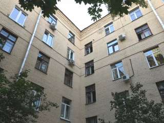 Квартиру - студию зеленом районе Москвы