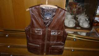 Стильная кожаная жилетка