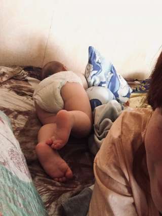 С ребёнком одна