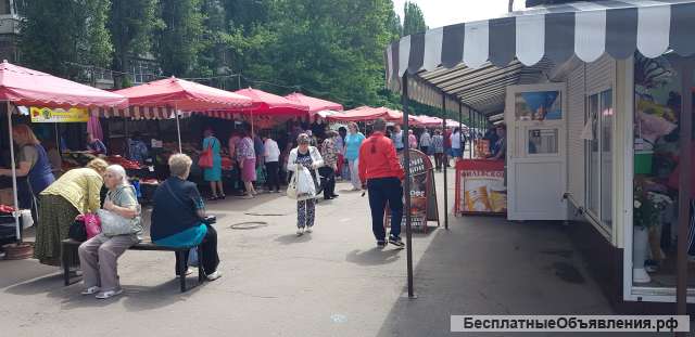 Продавец в овощной ларёк