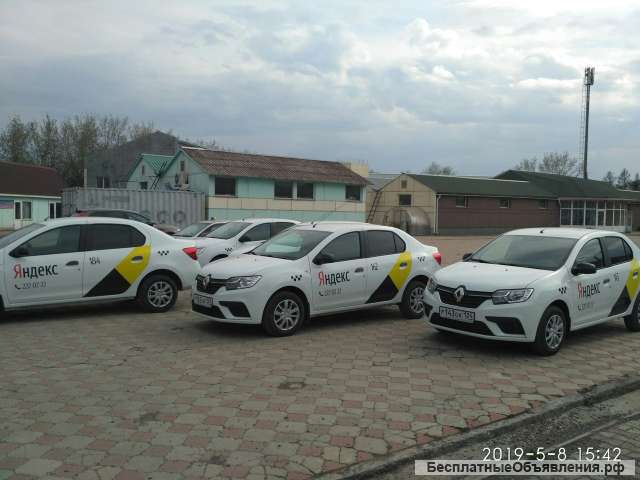 Водитель такси на авто компании