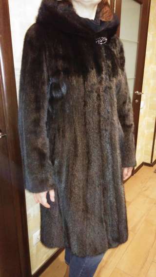 Норковую шубу с капюшоном в отличном состоянии