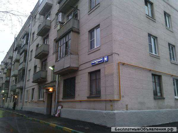 Комнату в Москве