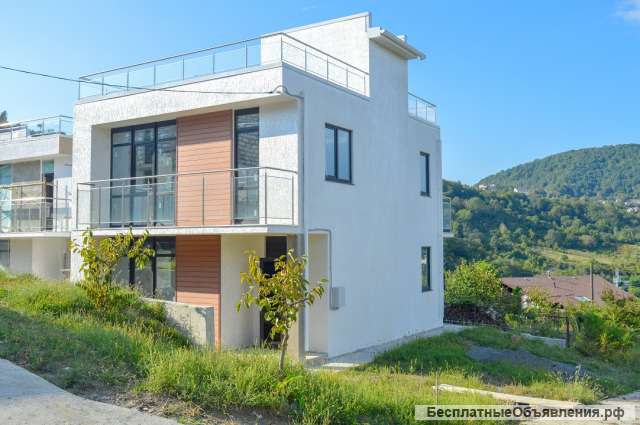 Дом Хай-тек в живописном месте