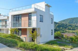 Дом Хай-тек в живописном месте