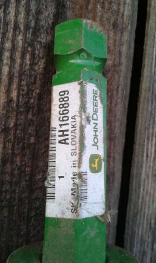 AH166889 John Deere AXE23997 Вал