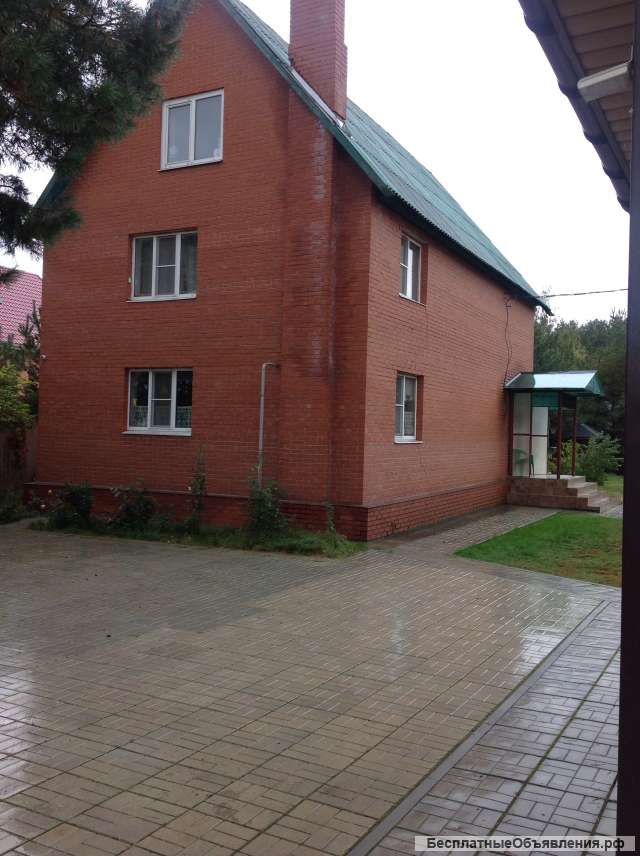 Загородный дом с комплексом построек