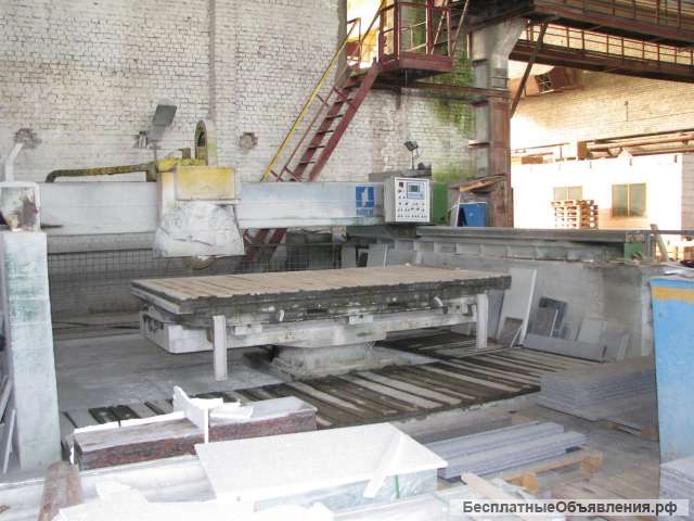 Фрезерный станок для распиловки камня Simec. В рабочем состоянии