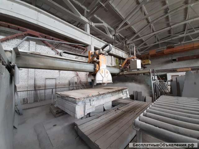 Фрезерный станок для распиловки камня Breton. В рабочем состоянии