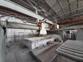 Фрезерный станок для распиловки камня Breton. В рабочем состоянии