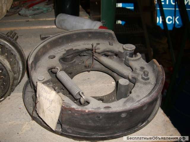 Тормозной супорт с колодками УРАЛ