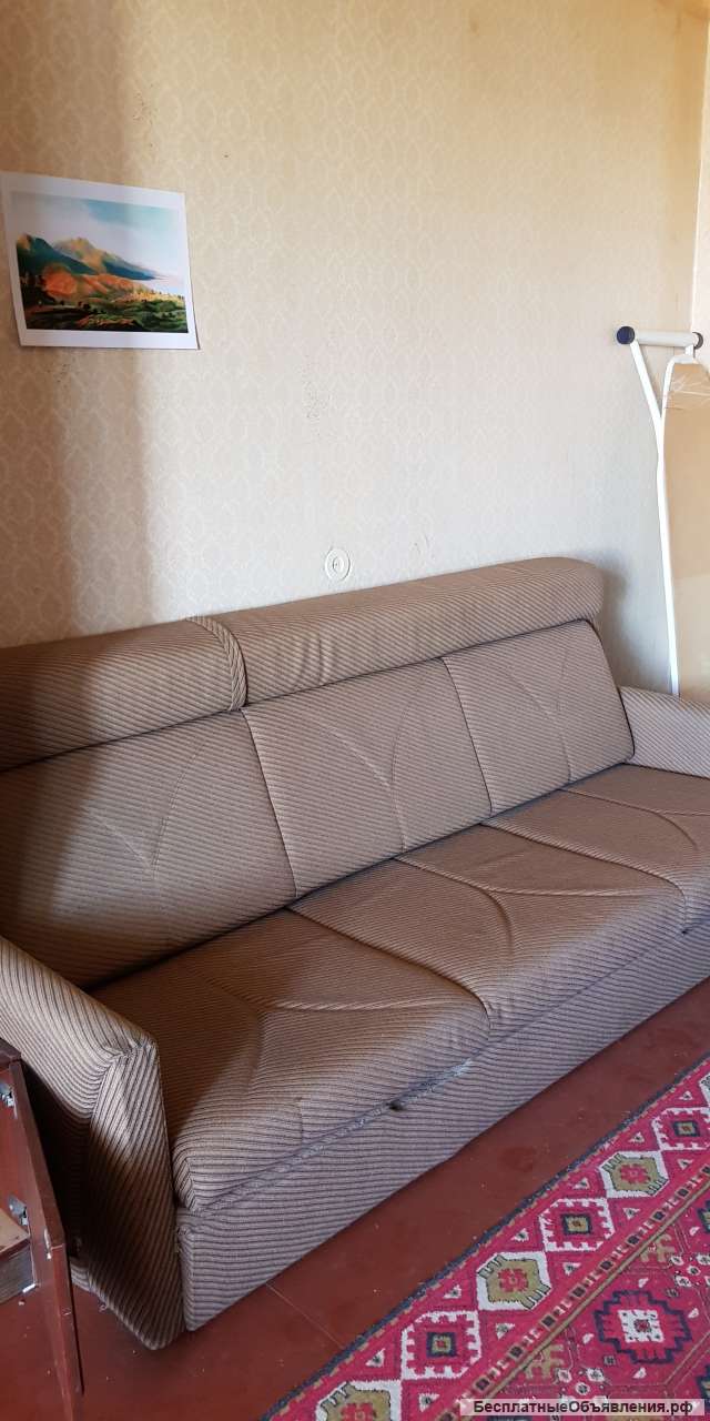 Недорого диван и два кресла