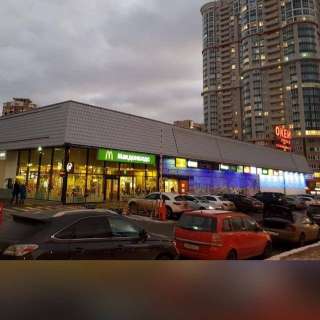 Сдаю в аренду торговый павильон 14 кв.м. в ТЦ