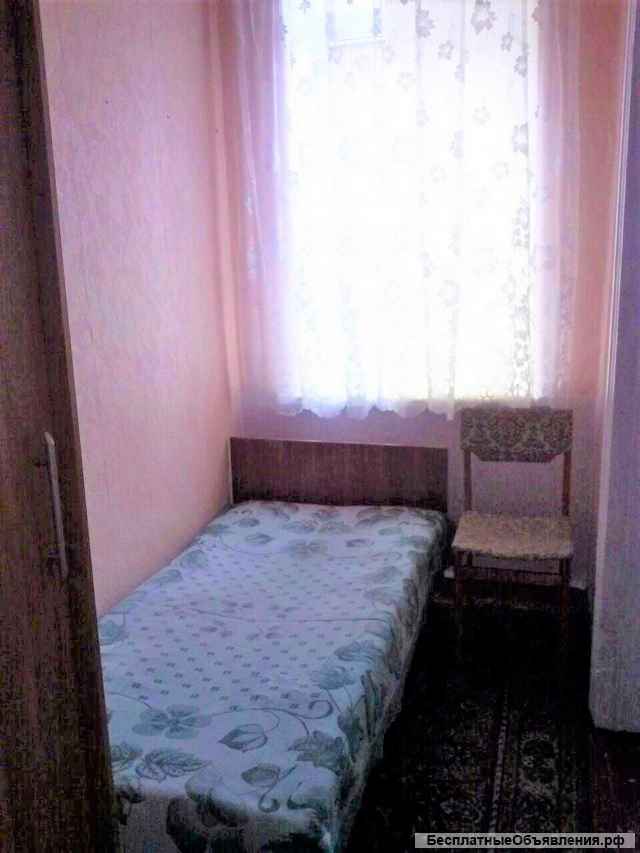 2 комн. кв-ра, Нахичевань, 24 линия, 2/3 кирп; 30/20/8 Цена: 2000000