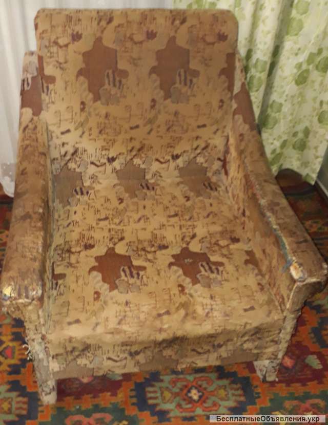 2 старых кресла