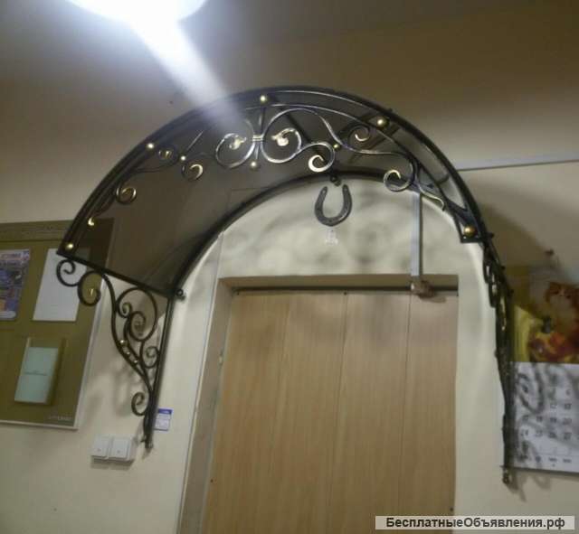 Козырек над дверью