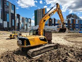 JCB JS 220 LC б/у экскаватор гусеничный 2013 года