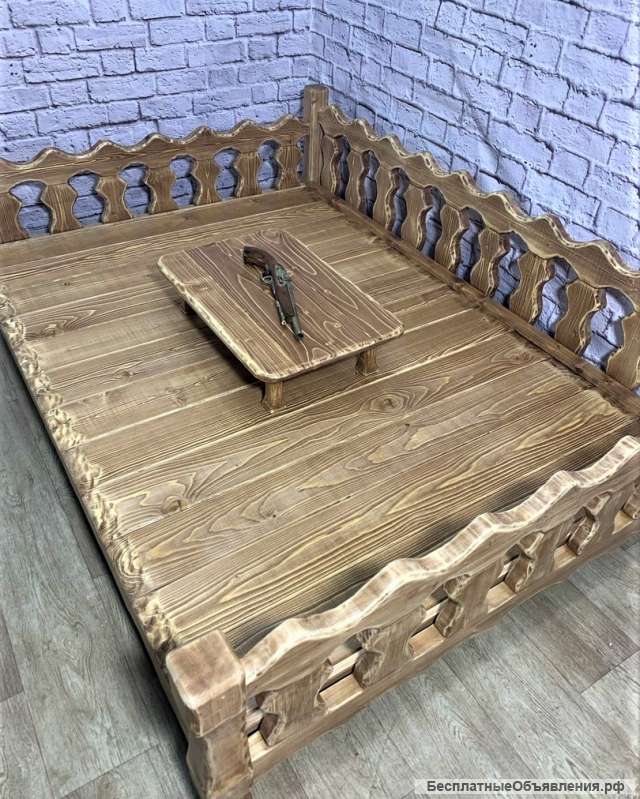 Диваны и топчаны из массива дерева