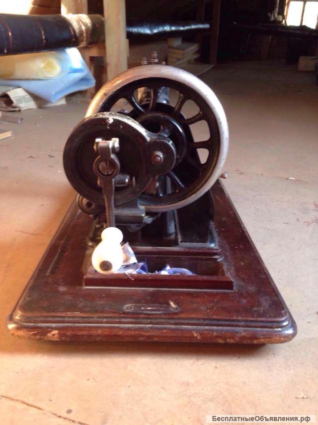 Швейную машину фирмы Хауман