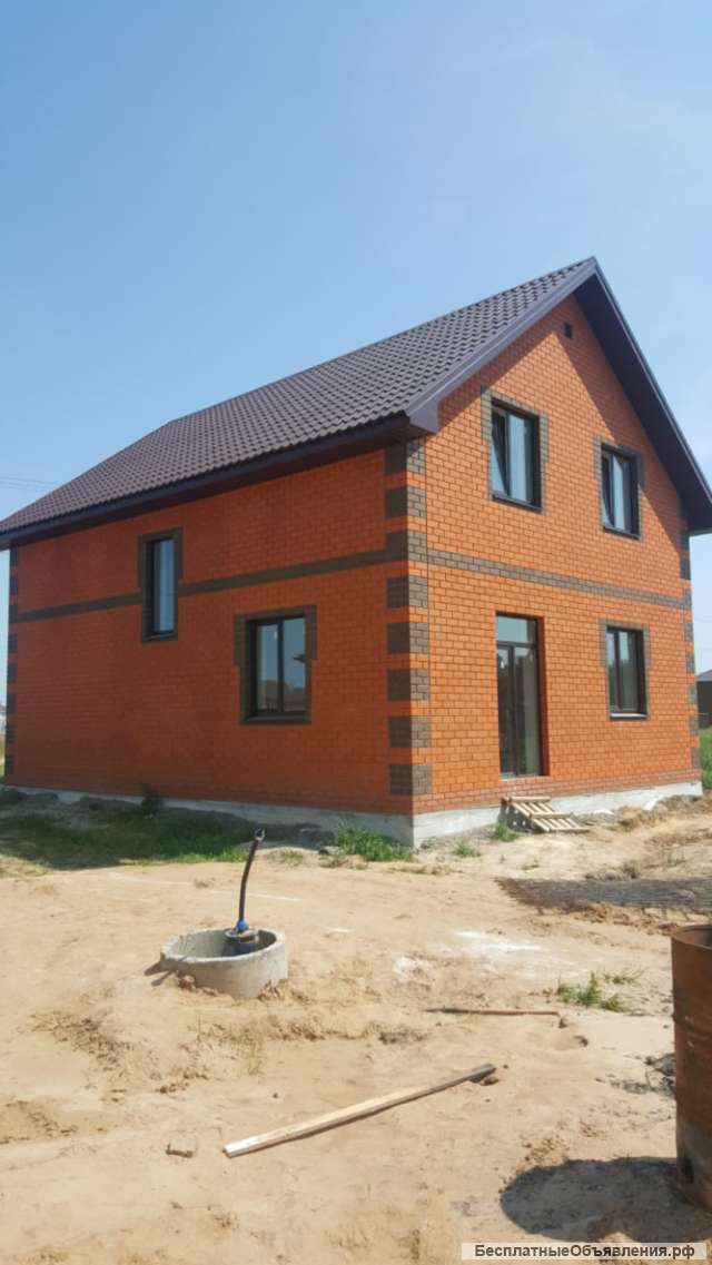 Кирпичный двухэтажный новый дом