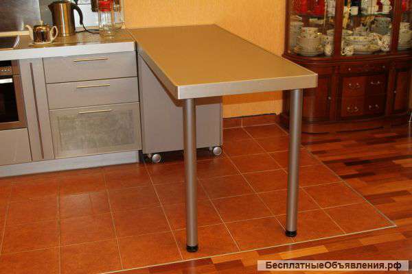 Стол универсальный с представляемой тумбой на колёсах