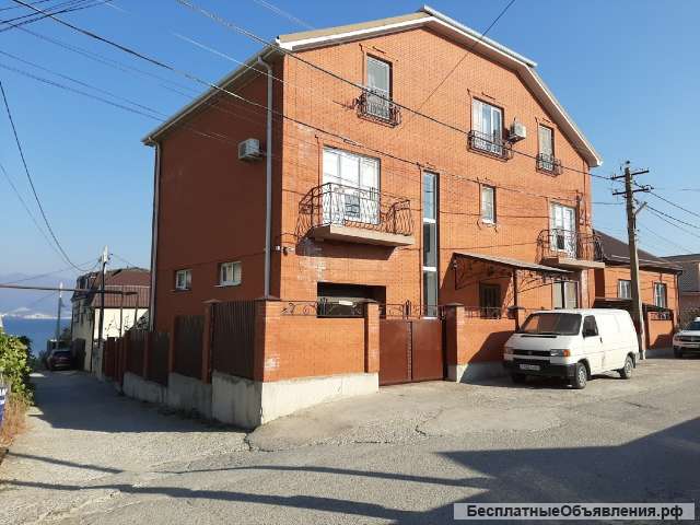 Коттедж 400 м² на участке 3.7 сот.