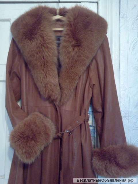 Женский кожаный плащ
