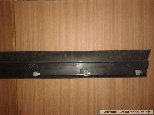 Молдинг передней левой двери нижний Vw Passat B5 3b0854939b