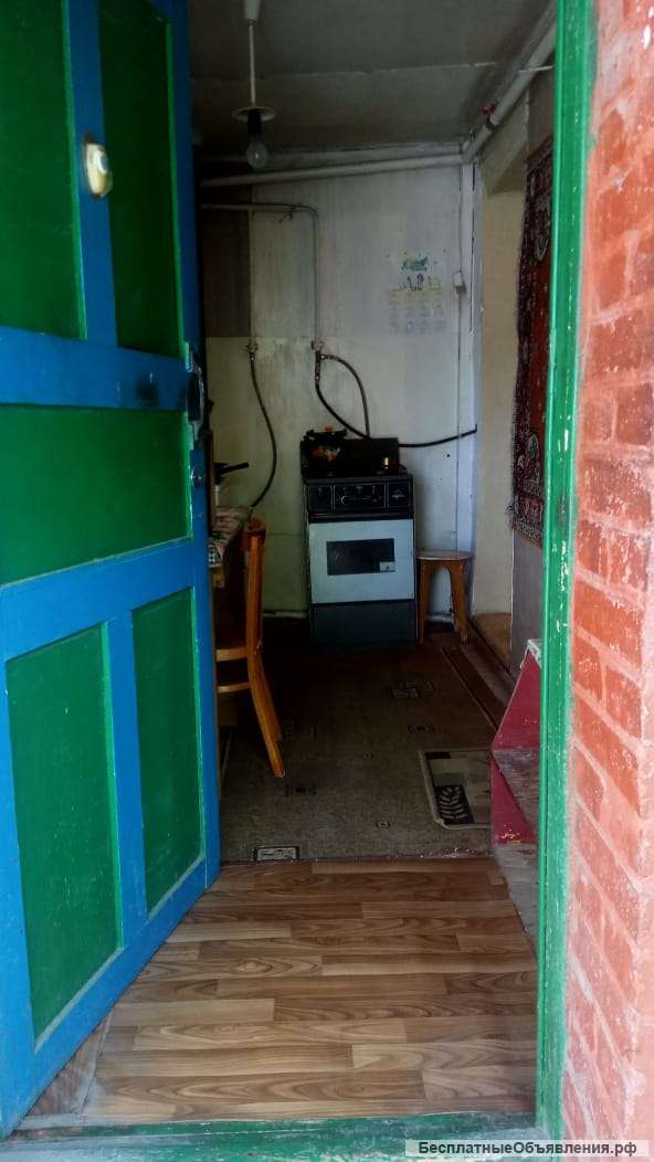 Сдаётся дом с двумя комнатами, есть место для машины. Остановка, школа, магазины, рынок в шаговой дост