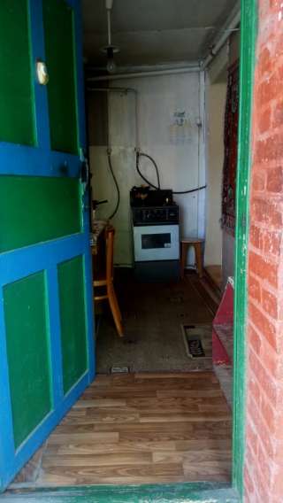 Сдаётся дом с двумя комнатами, есть место для машины. Остановка, школа, магазины, рынок в шаговой дост