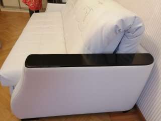 Диван хороший белый