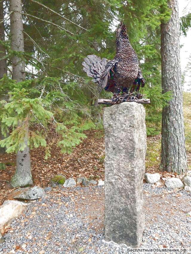 Скульптурная композиция "Глухарь на камне"
