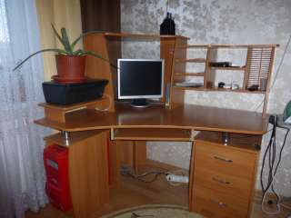 Компьютерный стол и кресло